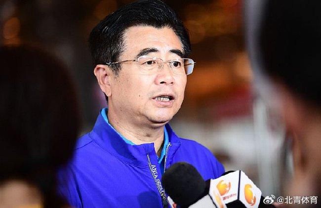 少妇两个大乳喂老头吃小说